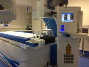 Laser Excimer qui va effectuer le remodelage de la cornée 