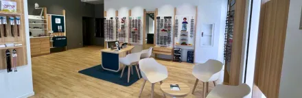 Ecouter Voir Optique et Audition Mutualistes situé place de Jaude à Clermont-Ferrand :  un  magasin  entièrement  rénové  au  concept  de l’enseigne