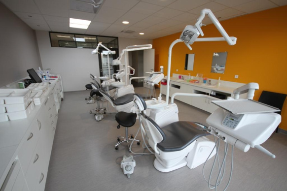 Galerie image 1 sur 16 [CENTRE DENTAIRE MUTUALISTE AÉSIO SANTÉ - CLERMONT FERRAND (CLEMENTEL)]