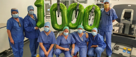 1000e intervention chirurgicale robot assistée à la Clinique Mutualiste