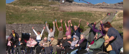 Les résidents de l’Unité protégée des Rives d’Artière au sommet du Puy-de-Dôme