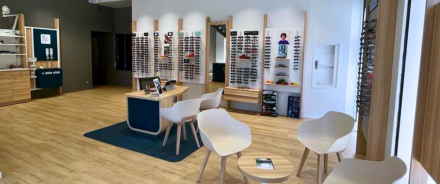 Ecouter Voir Optique et Audition Mutualistes situé place de Jaude à Clermont-Ferrand :  un  magasin  entièrement  rénové  au  concept  de l’enseigne