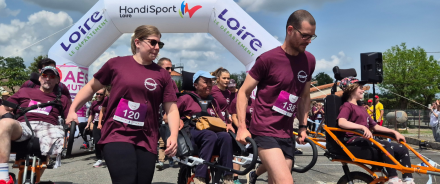 RUN HANDI NATURE 42 : 850 participants au départ de la plus grande randonnée handi de France