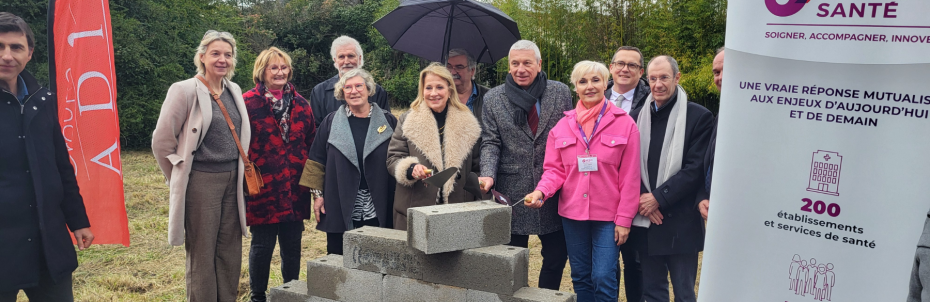 Pose de la première pierre de la résidence Marie de Romieu à Viviers